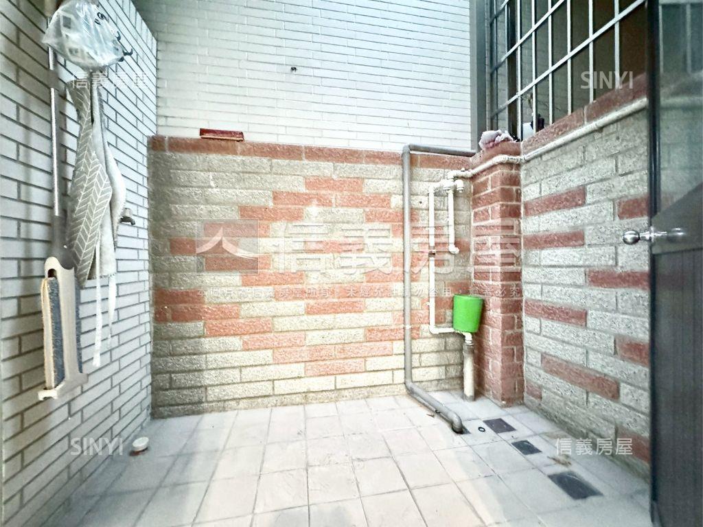 楠梓路正四層樓透店房屋室內格局與周邊環境