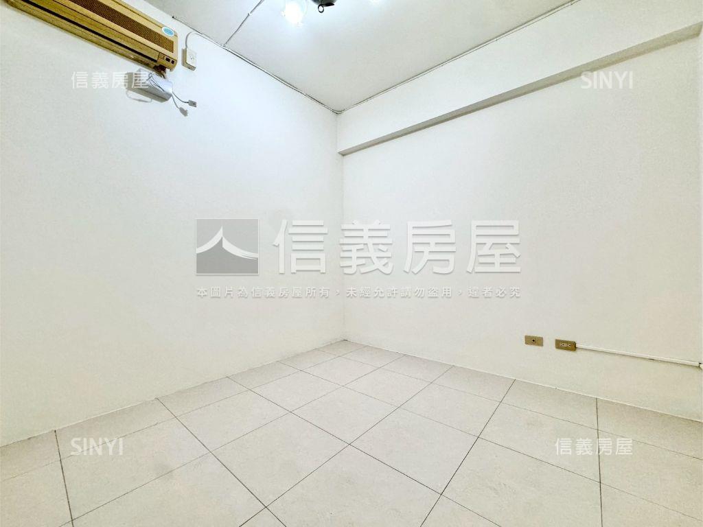楠梓路正四層樓透店房屋室內格局與周邊環境