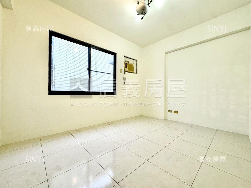 楠梓路正四層樓透店房屋室內格局與周邊環境