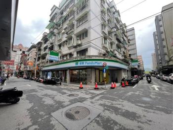 全家快樂連鎖超商角窗店面
