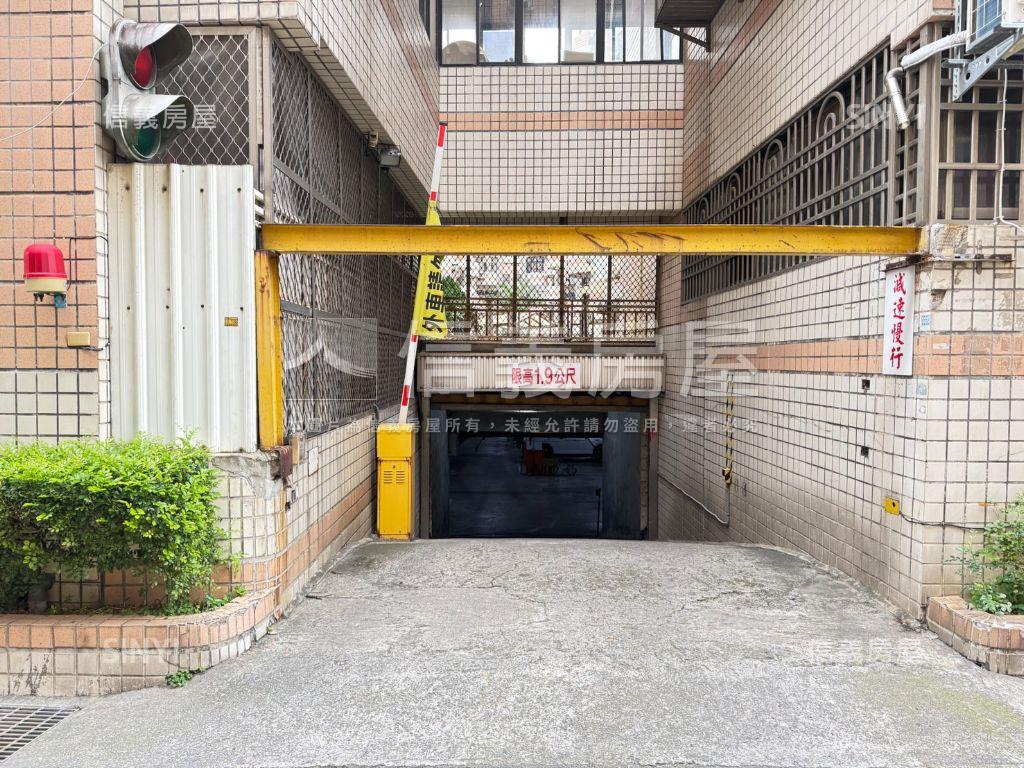 藝術名宮ＮＯ．７三房平車房屋室內格局與周邊環境