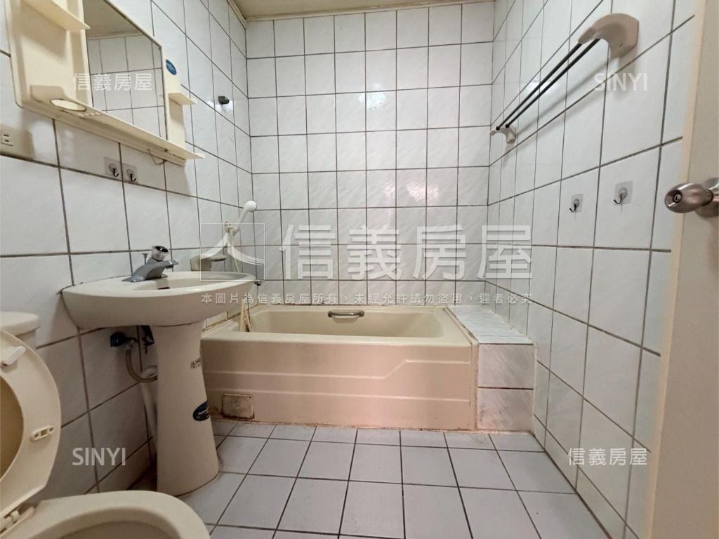 獨棟４層透天＋坡平車位房屋室內格局與周邊環境