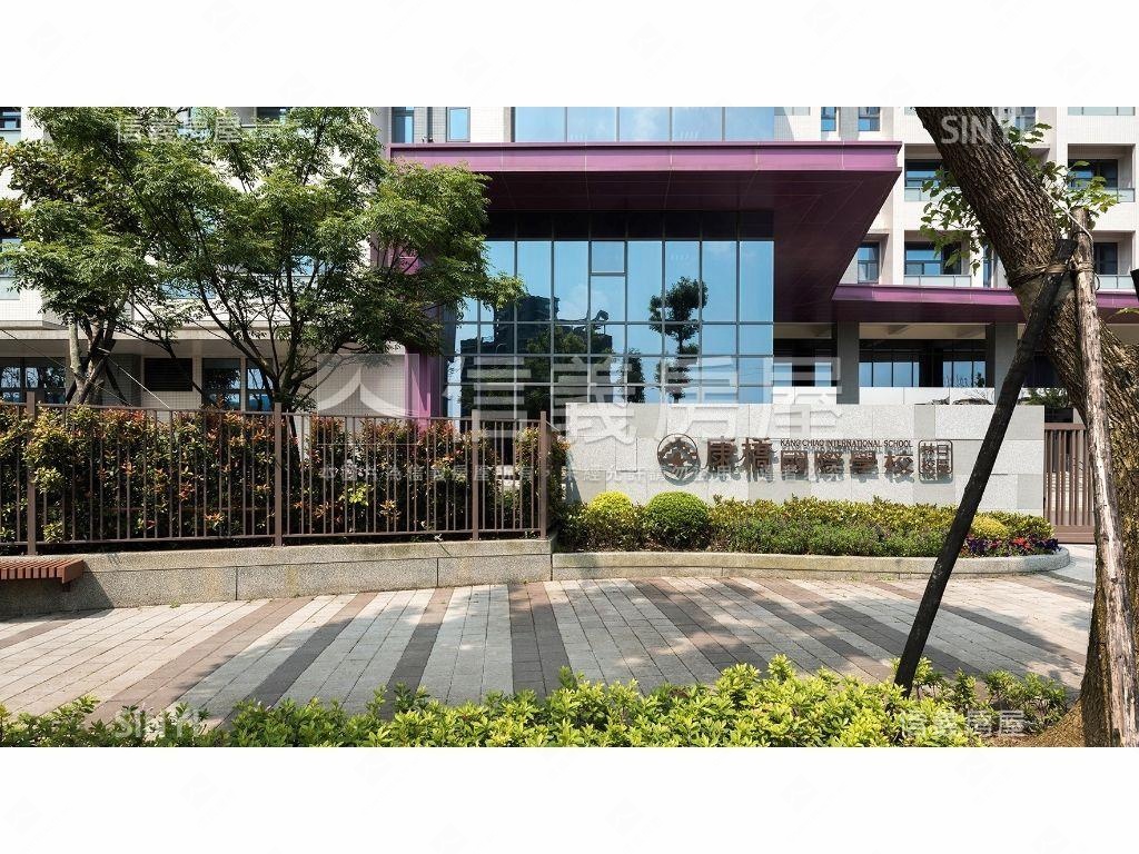 潤鴻日麗高樓平面車位房屋室內格局與周邊環境