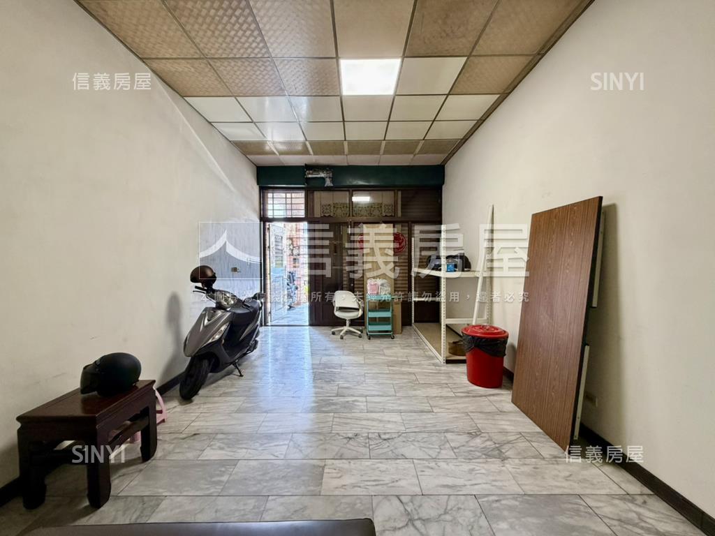 鳳山正路大空間透店房屋室內格局與周邊環境