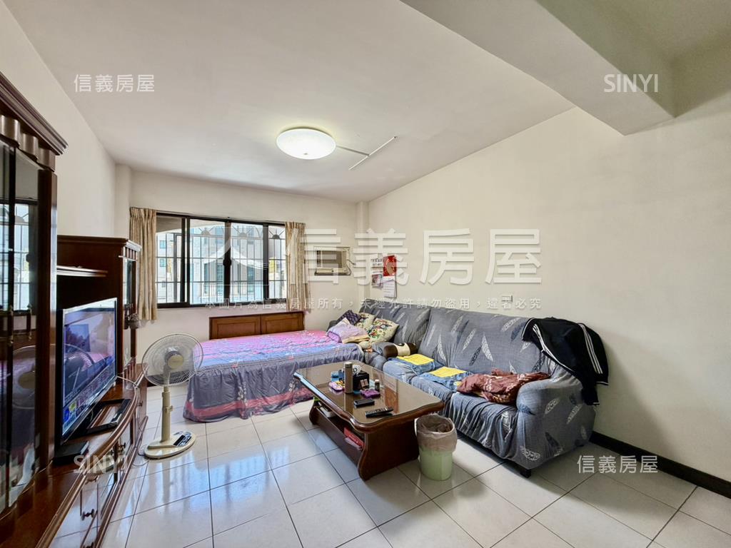 鳳山正路大空間透店房屋室內格局與周邊環境