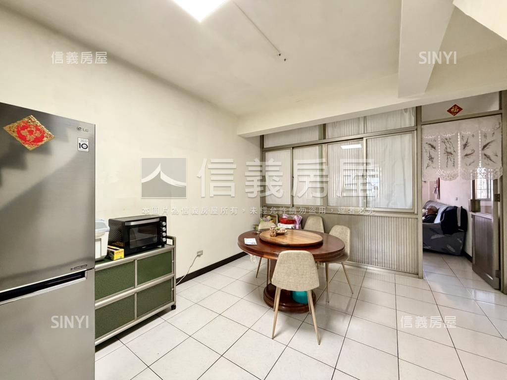 鳳山正路大空間透店房屋室內格局與周邊環境