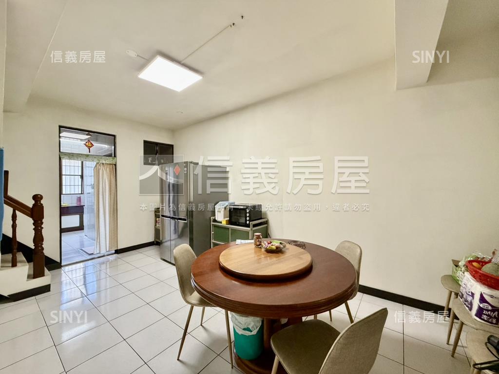 鳳山正路大空間透店房屋室內格局與周邊環境