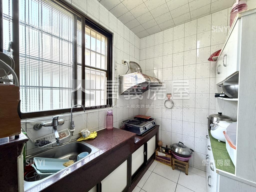 鳳山正路大空間透店房屋室內格局與周邊環境