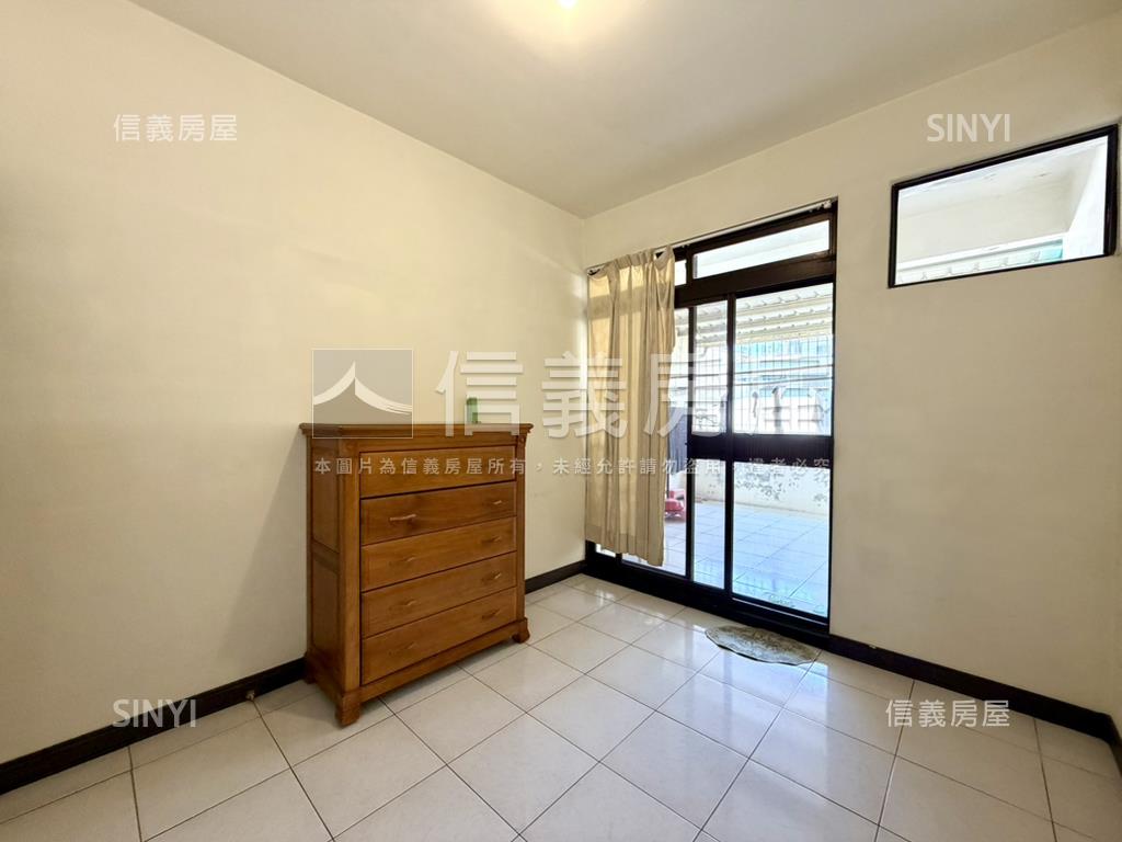 鳳山正路大空間透店房屋室內格局與周邊環境