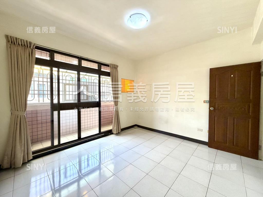 鳳山正路大空間透店房屋室內格局與周邊環境