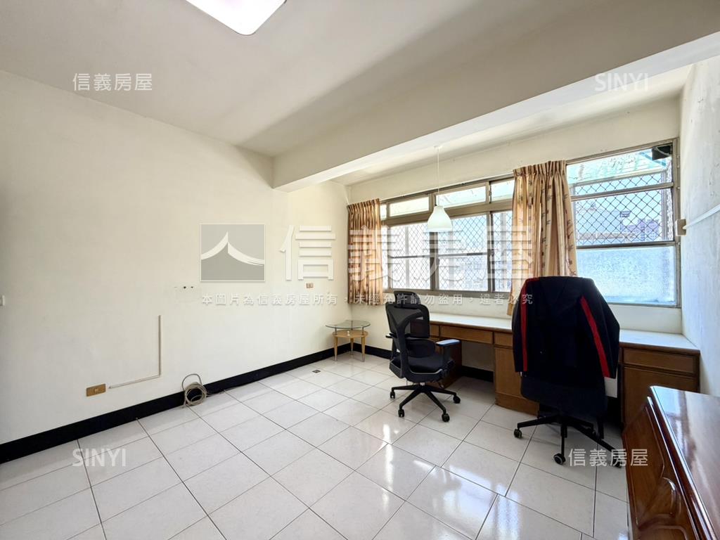 鳳山正路大空間透店房屋室內格局與周邊環境