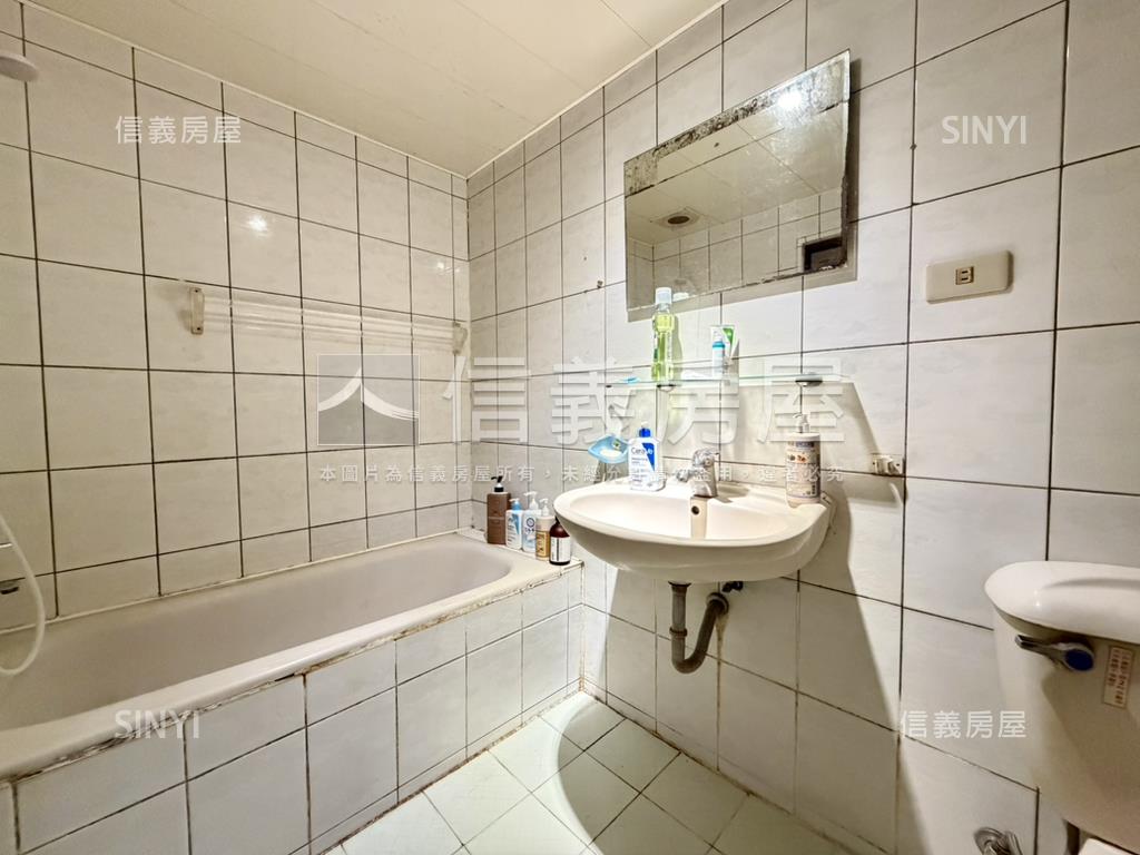 鳳山正路大空間透店房屋室內格局與周邊環境