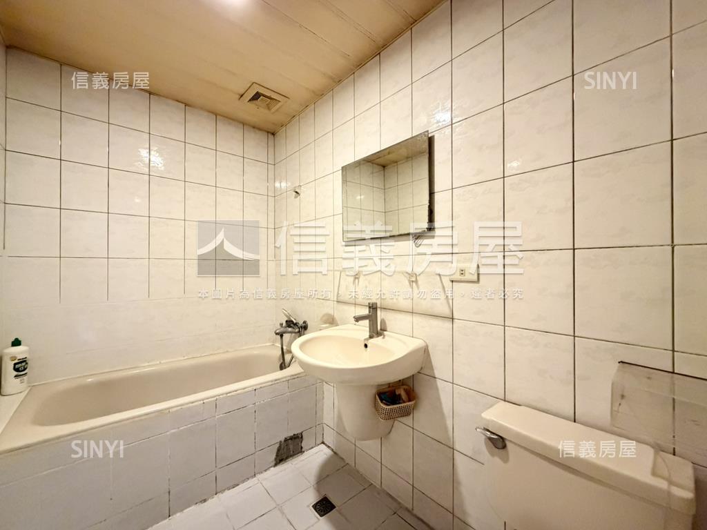 鳳山正路大空間透店房屋室內格局與周邊環境