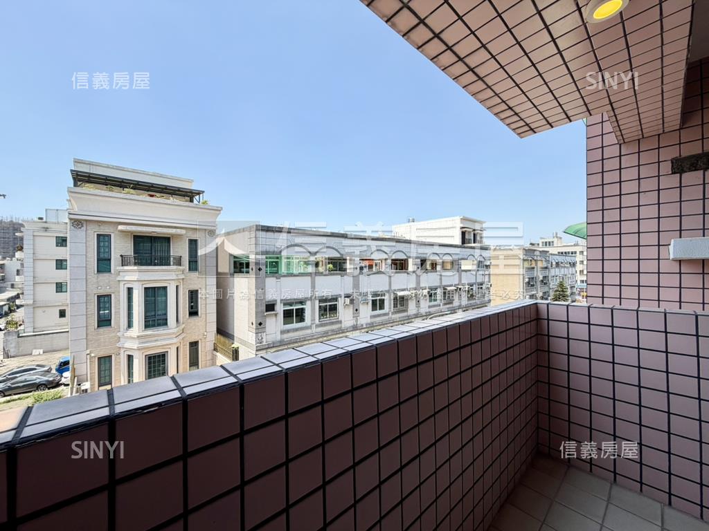 鳳山正路大空間透店房屋室內格局與周邊環境