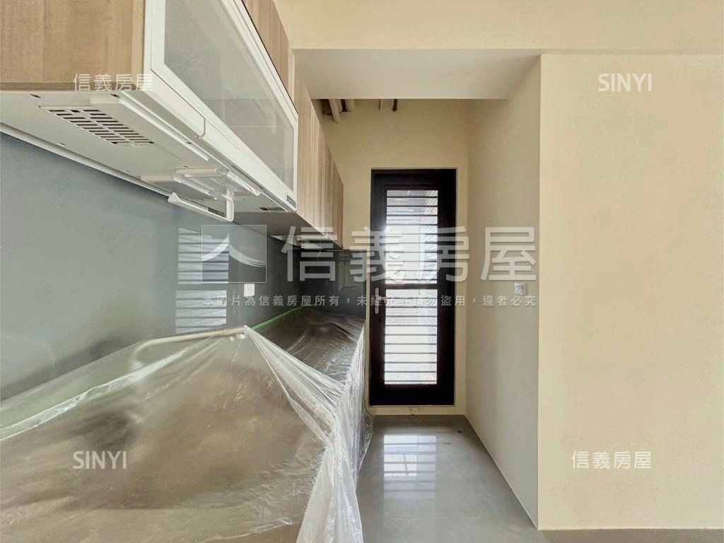 全新交屋稀有露臺戶房屋室內格局與周邊環境