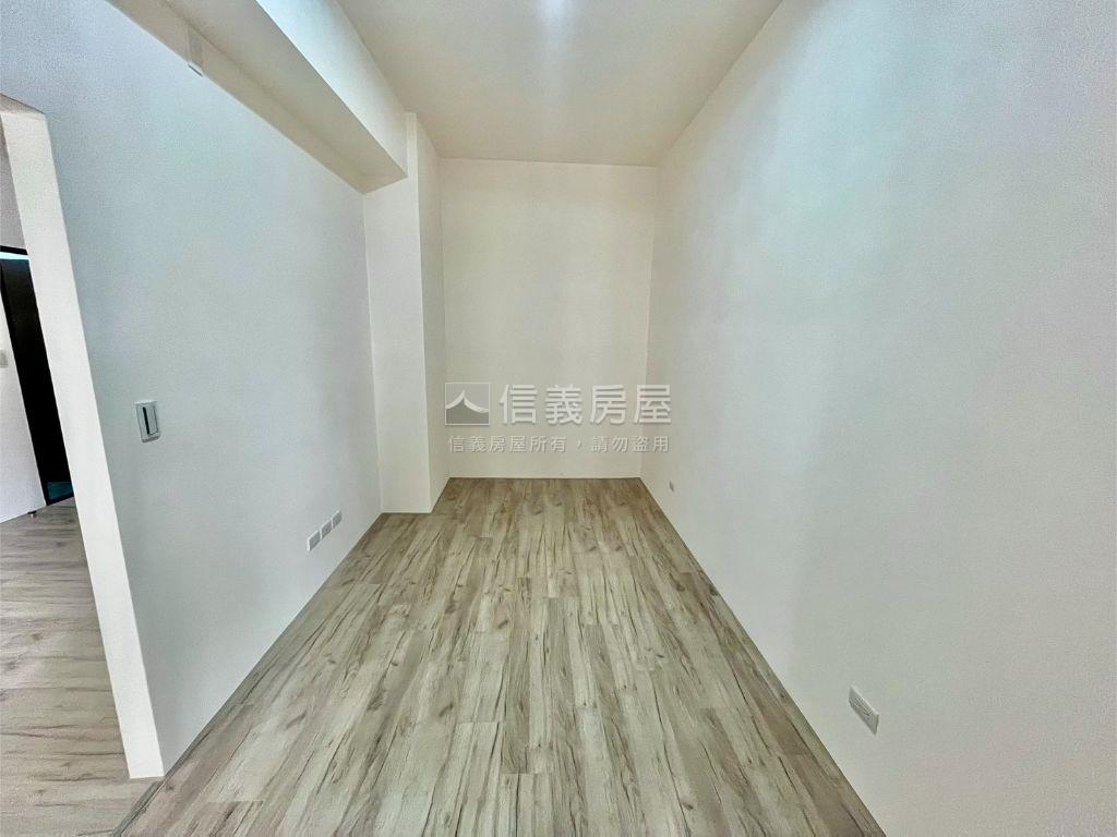 有富彩玉稀有兩房車位房屋室內格局與周邊環境