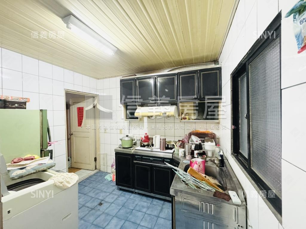 近車站公寓三樓房屋室內格局與周邊環境