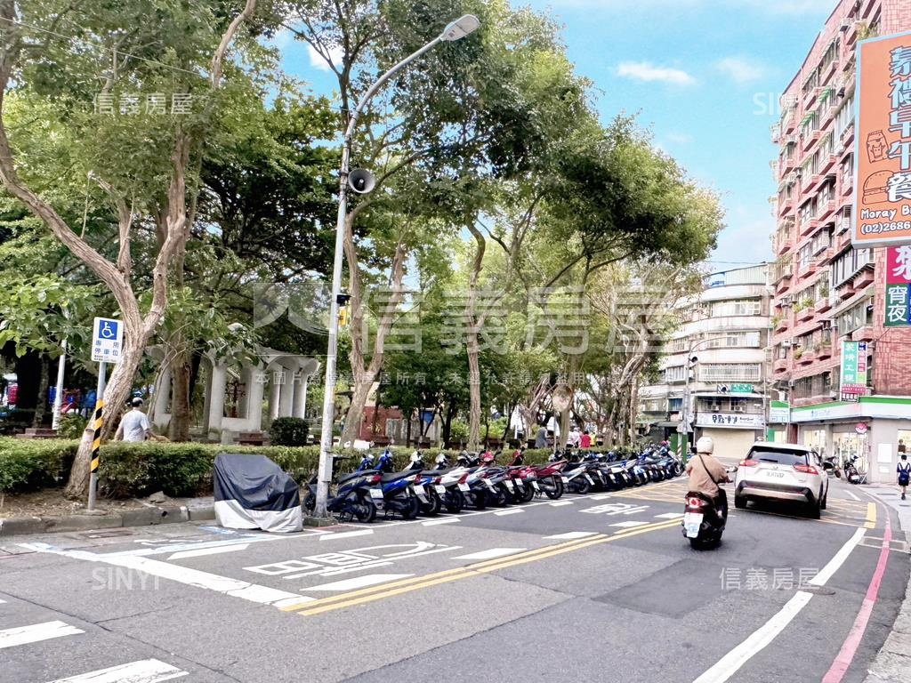 近車站公寓三樓房屋室內格局與周邊環境