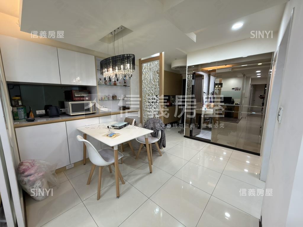 捷運上郡高樓三房車位房屋室內格局與周邊環境