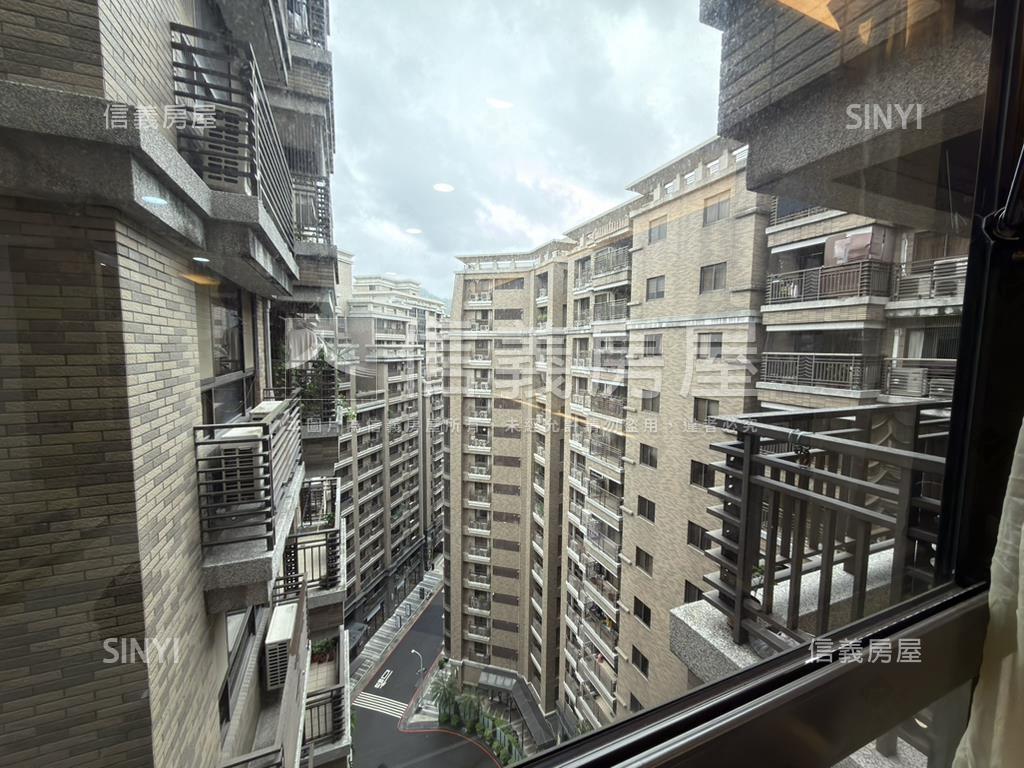 捷運上郡高樓三房車位房屋室內格局與周邊環境