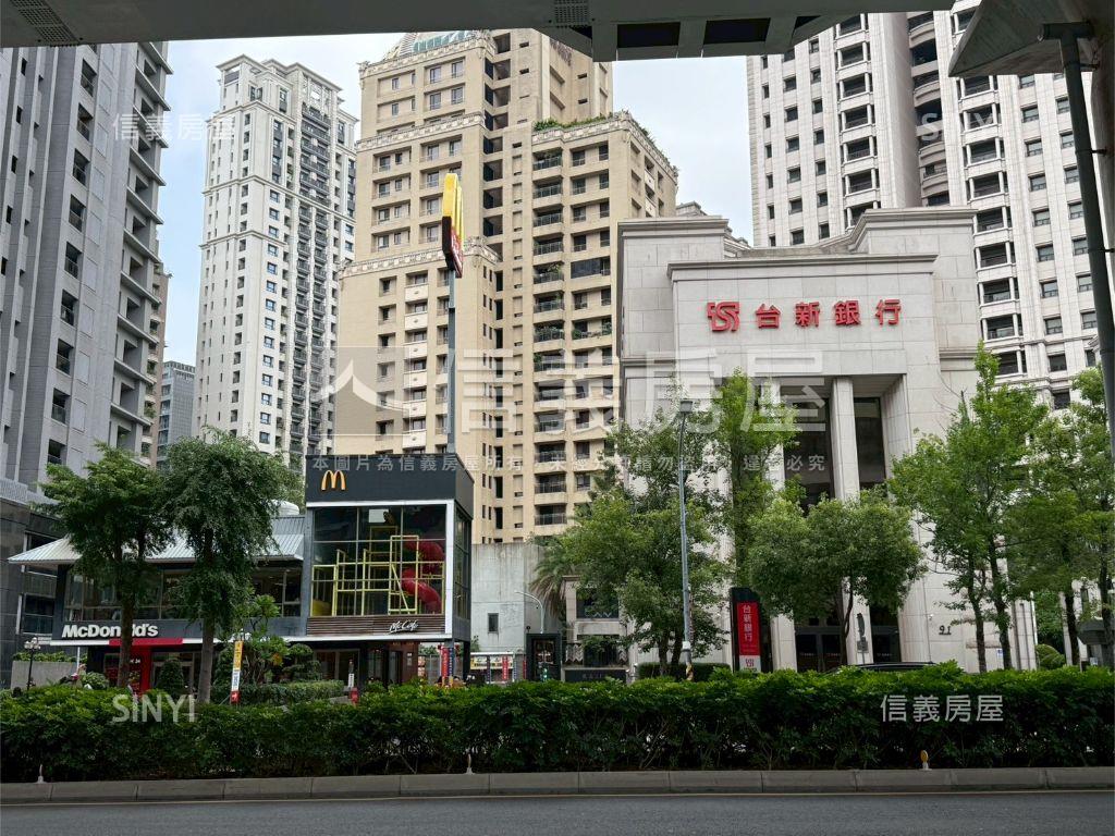 近市府捷運站大面寬店面房屋室內格局與周邊環境