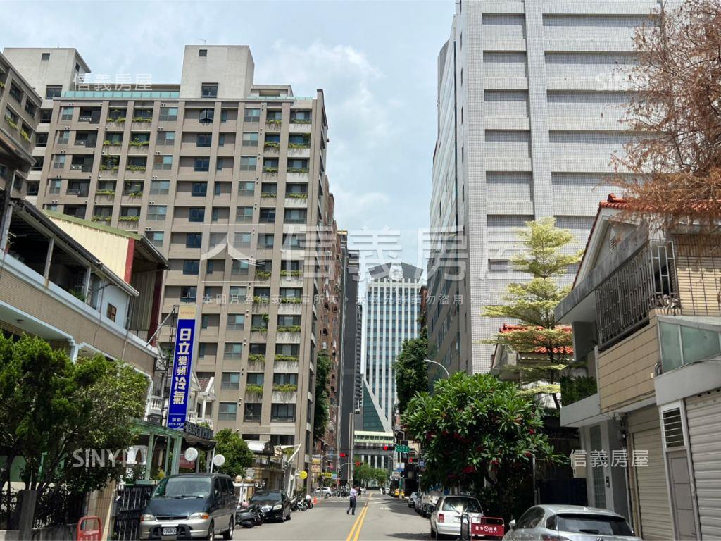 近市府捷運站大面寬店面房屋室內格局與周邊環境