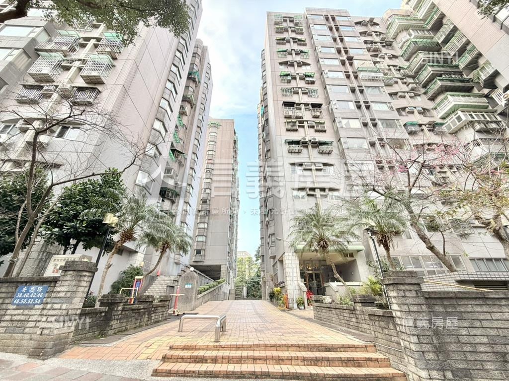 典雅安居３房坡平車位房屋室內格局與周邊環境