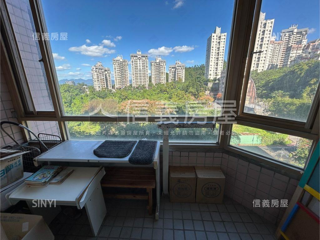 涵煙翠景觀三房車位房屋室內格局與周邊環境