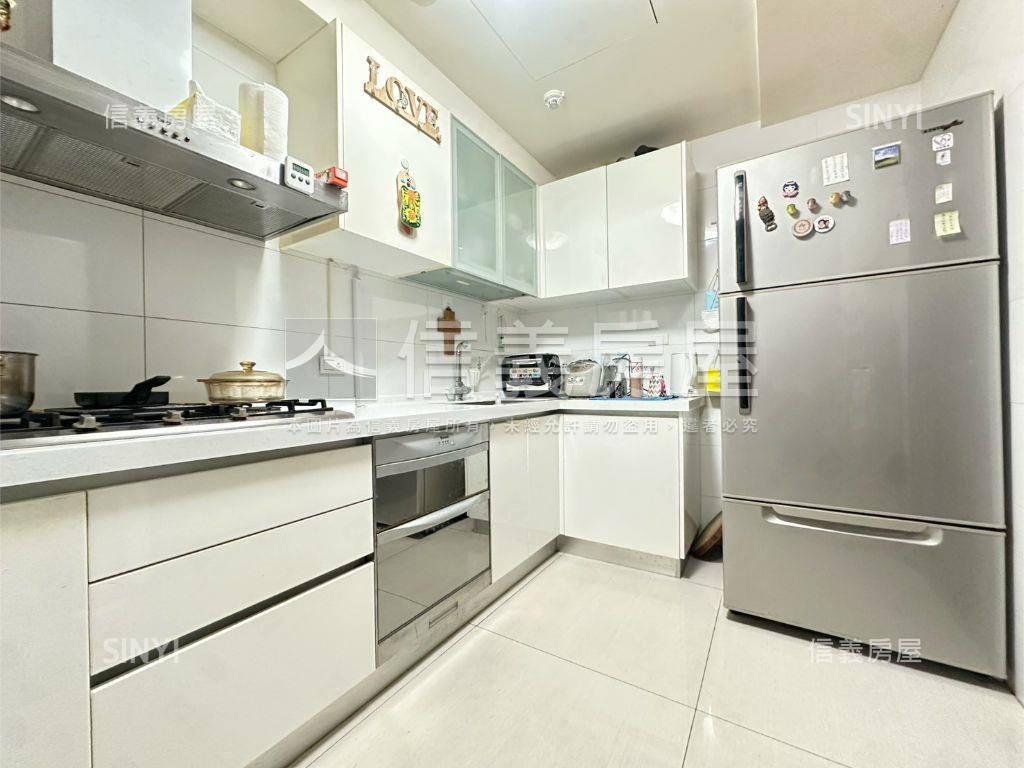 湛高峰高樓美屋房屋室內格局與周邊環境