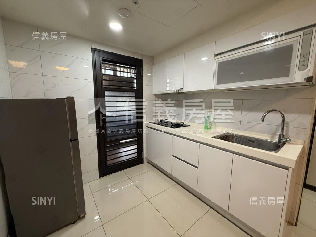 這間好幸福莊園兩房車位房屋室內格局與周邊環境