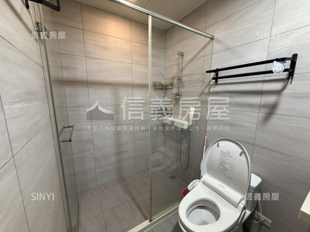 這間好幸福莊園兩房車位房屋室內格局與周邊環境