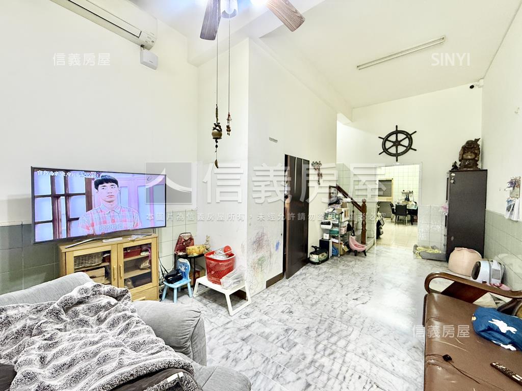 小港臨路騎樓透天房屋室內格局與周邊環境
