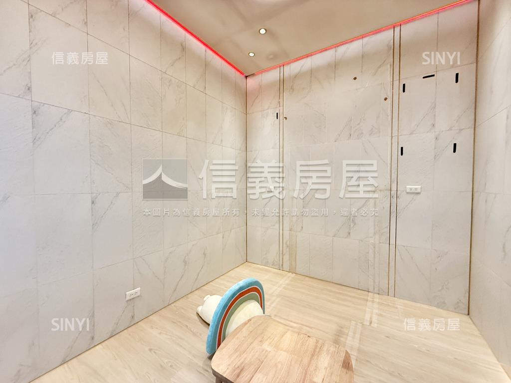 小港臨路騎樓透天房屋室內格局與周邊環境