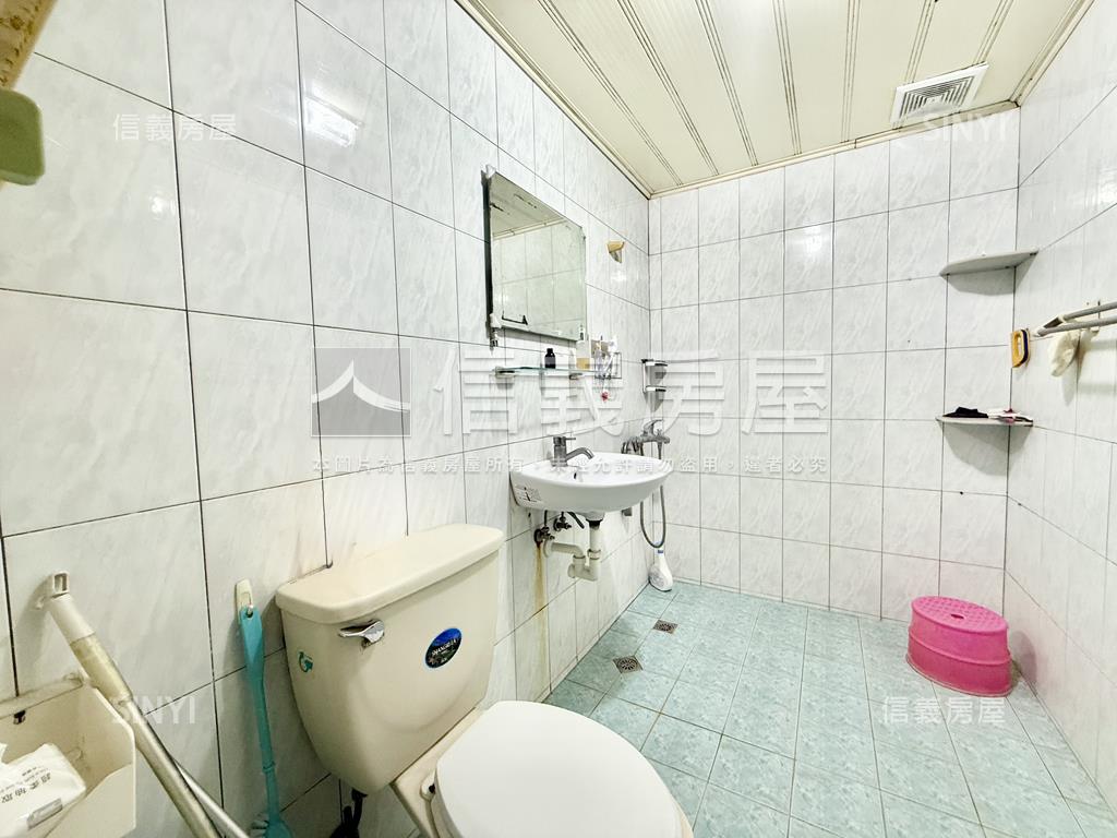 小港臨路騎樓透天房屋室內格局與周邊環境