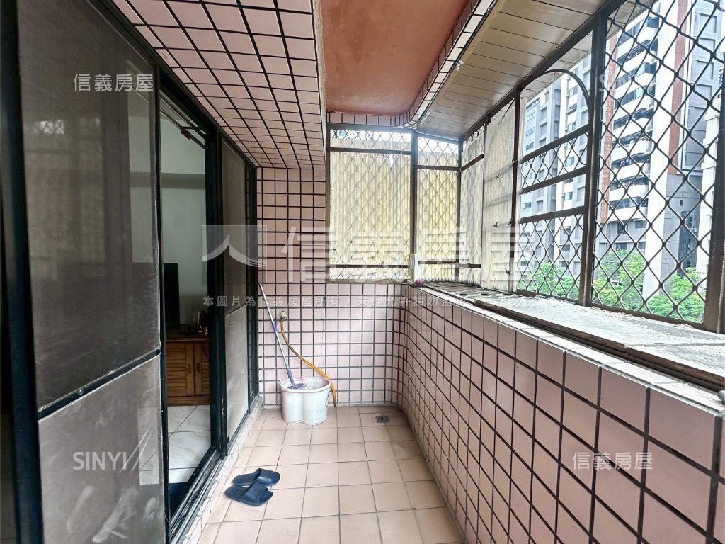 近佳瑪幸福都心四房車位房屋室內格局與周邊環境