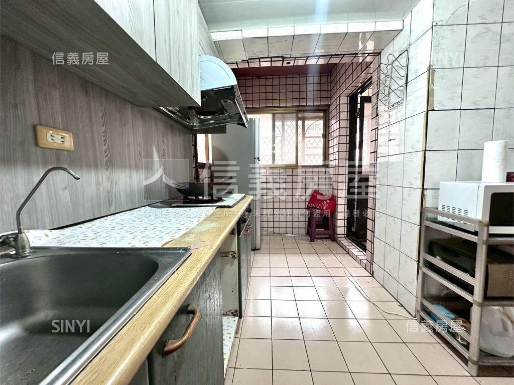 近佳瑪幸福都心四房車位房屋室內格局與周邊環境