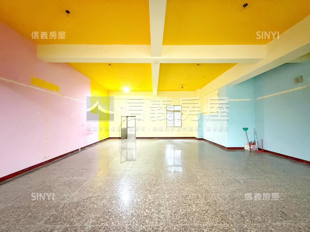 河堤【無住字樣】面寬店面房屋室內格局與周邊環境