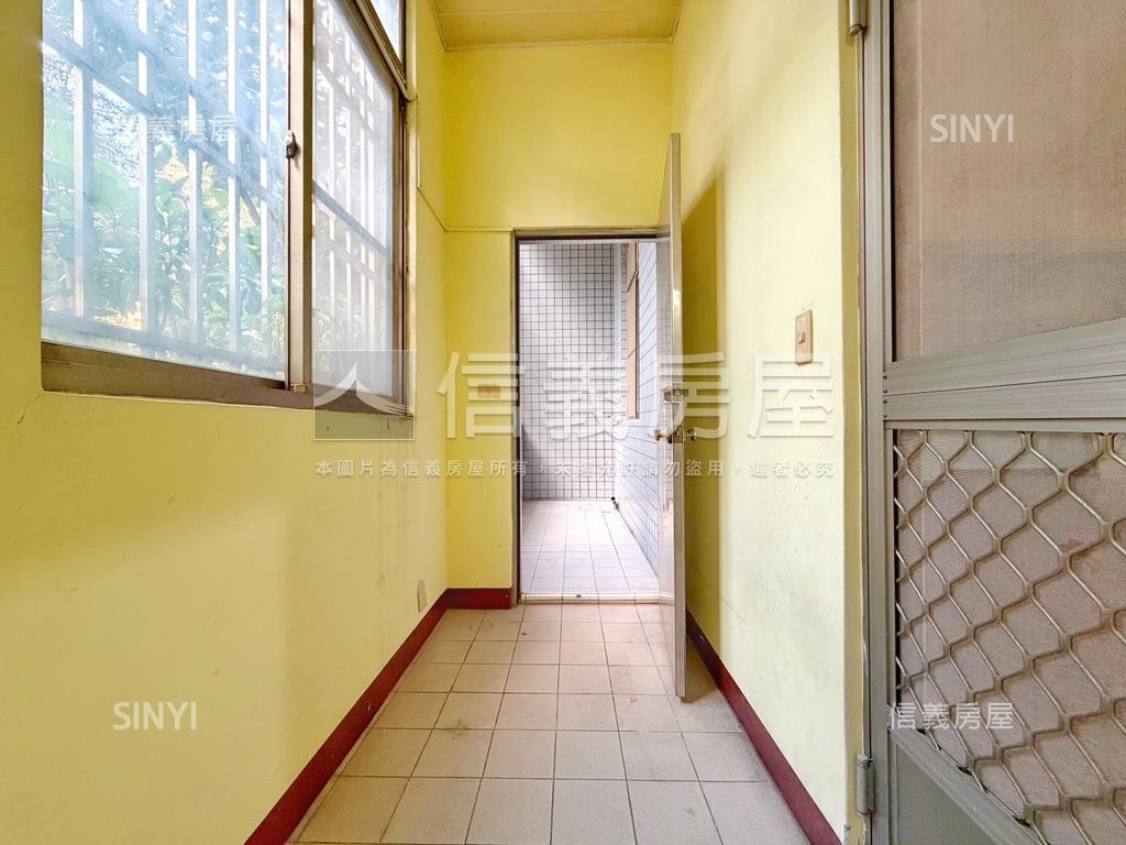 河堤【無住字樣】面寬店面房屋室內格局與周邊環境