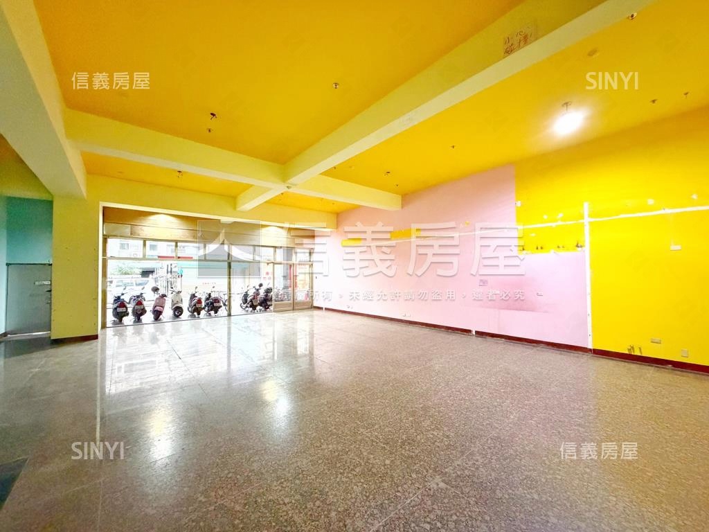 河堤【無住字樣】面寬店面房屋室內格局與周邊環境