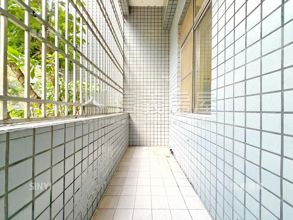 河堤【無住字樣】面寬店面房屋室內格局與周邊環境