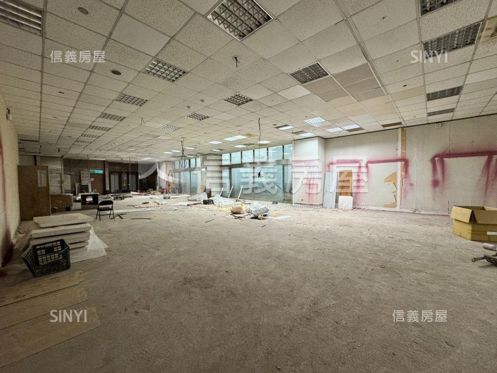 北車雙子星旁企業總部５樓房屋室內格局與周邊環境