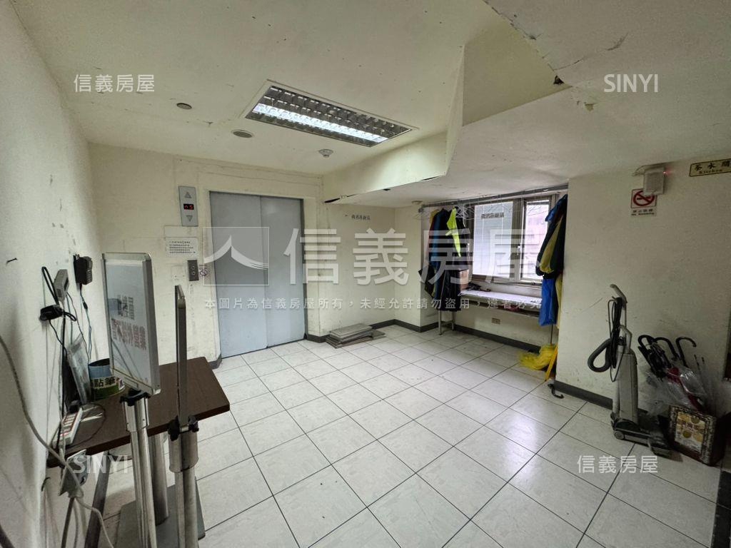 北車雙子星旁企業總部５樓房屋室內格局與周邊環境