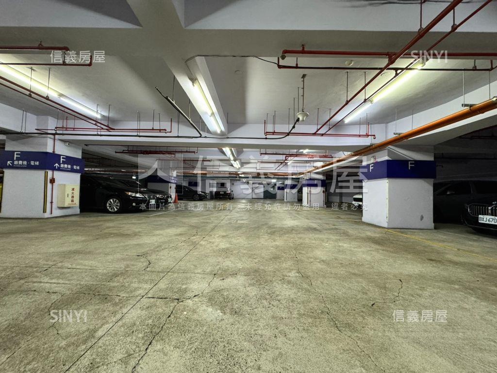 北車雙子星旁企業總部５樓房屋室內格局與周邊環境
