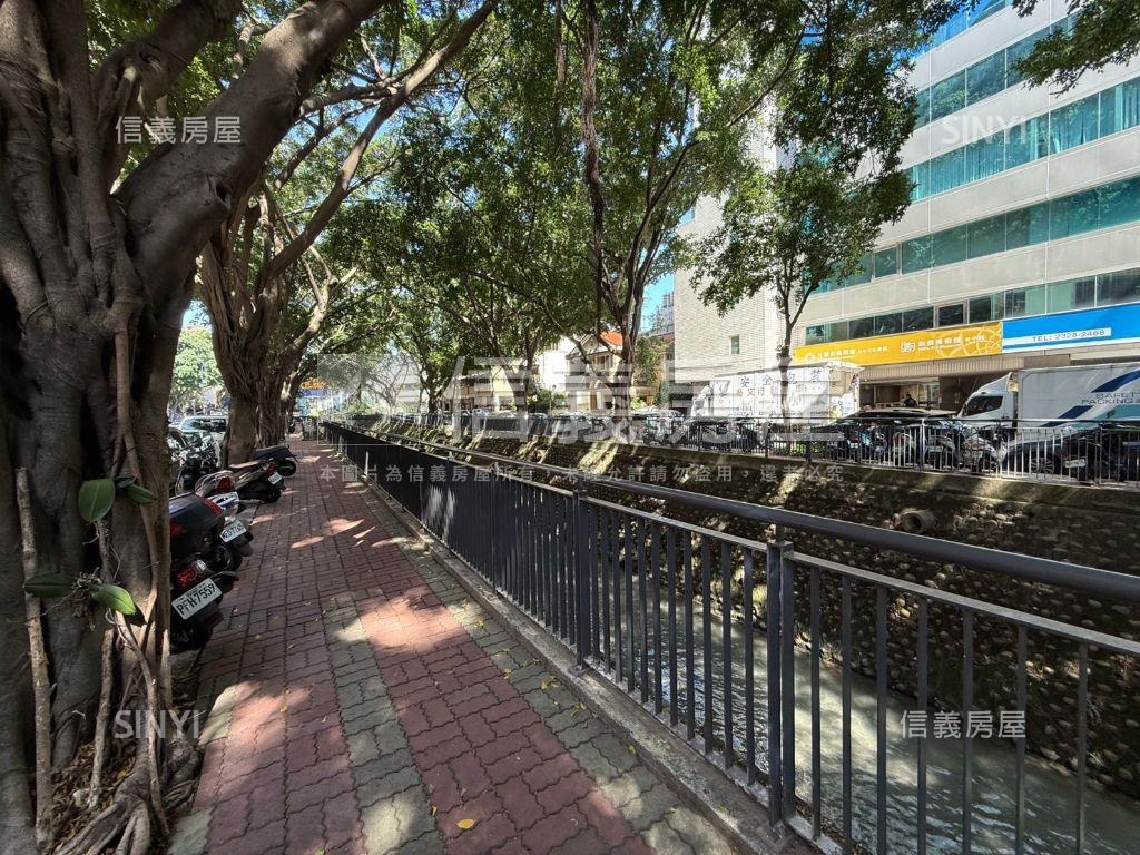 五期角間金店面稀有釋出房屋室內格局與周邊環境
