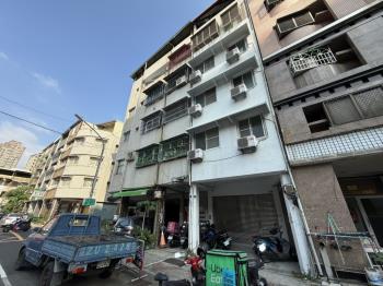 近科工館正路騎樓店住