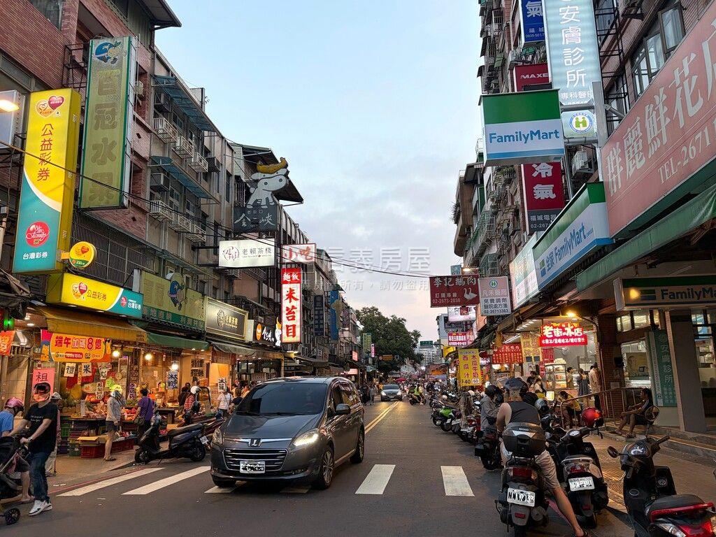 皇翔馥裔高樓美景４房房屋室內格局與周邊環境