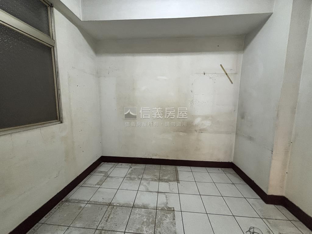 近文華高中捷運朝北三房房屋室內格局與周邊環境