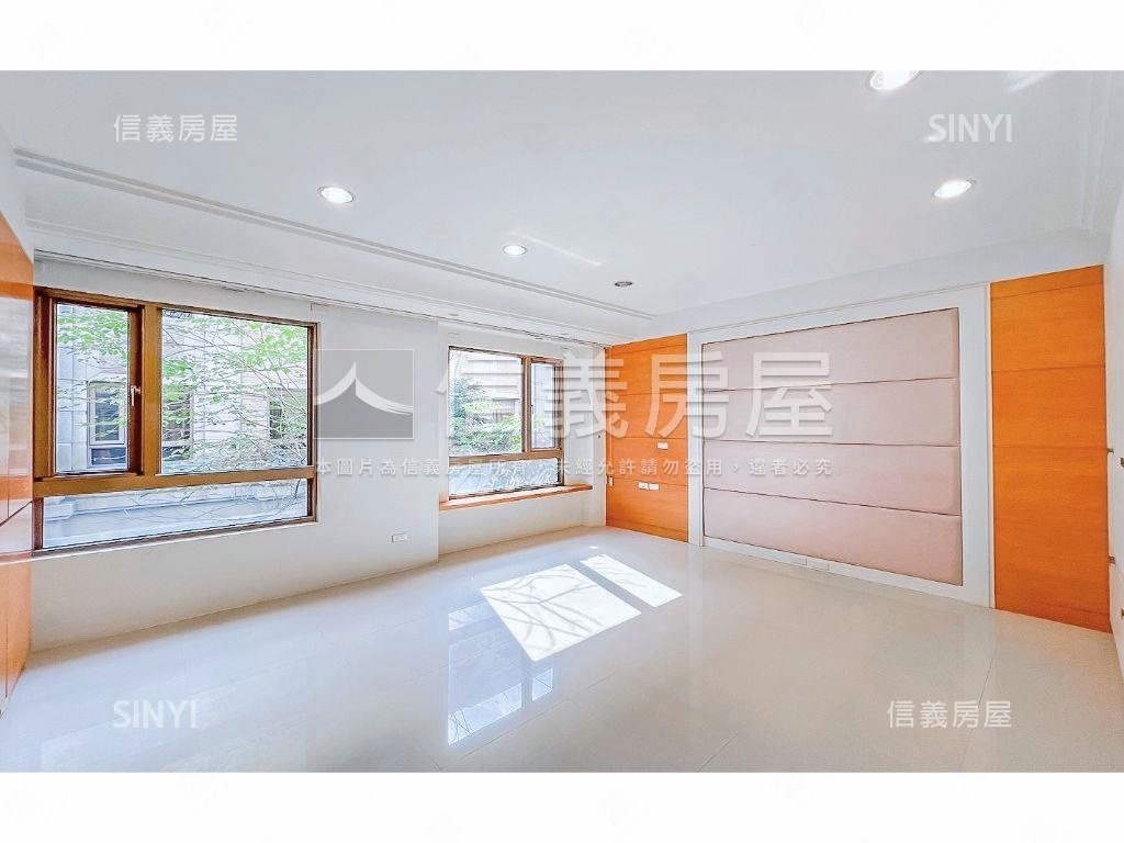 專任蓓森朵夫雙車別墅可看房屋室內格局與周邊環境