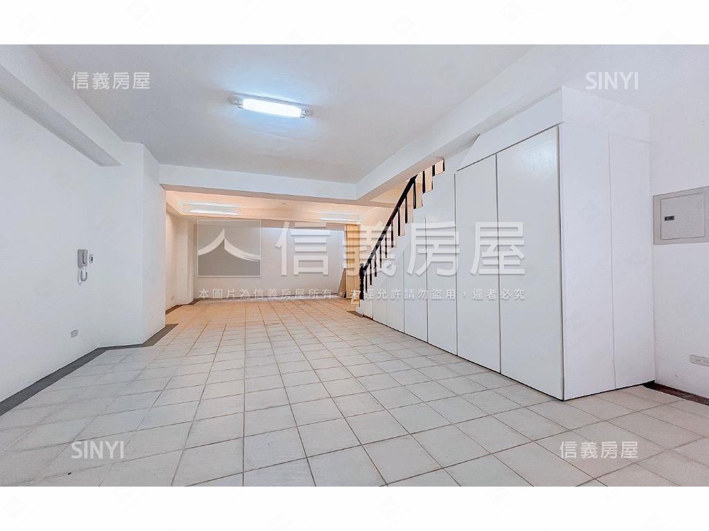 專任蓓森朵夫雙車別墅可看房屋室內格局與周邊環境