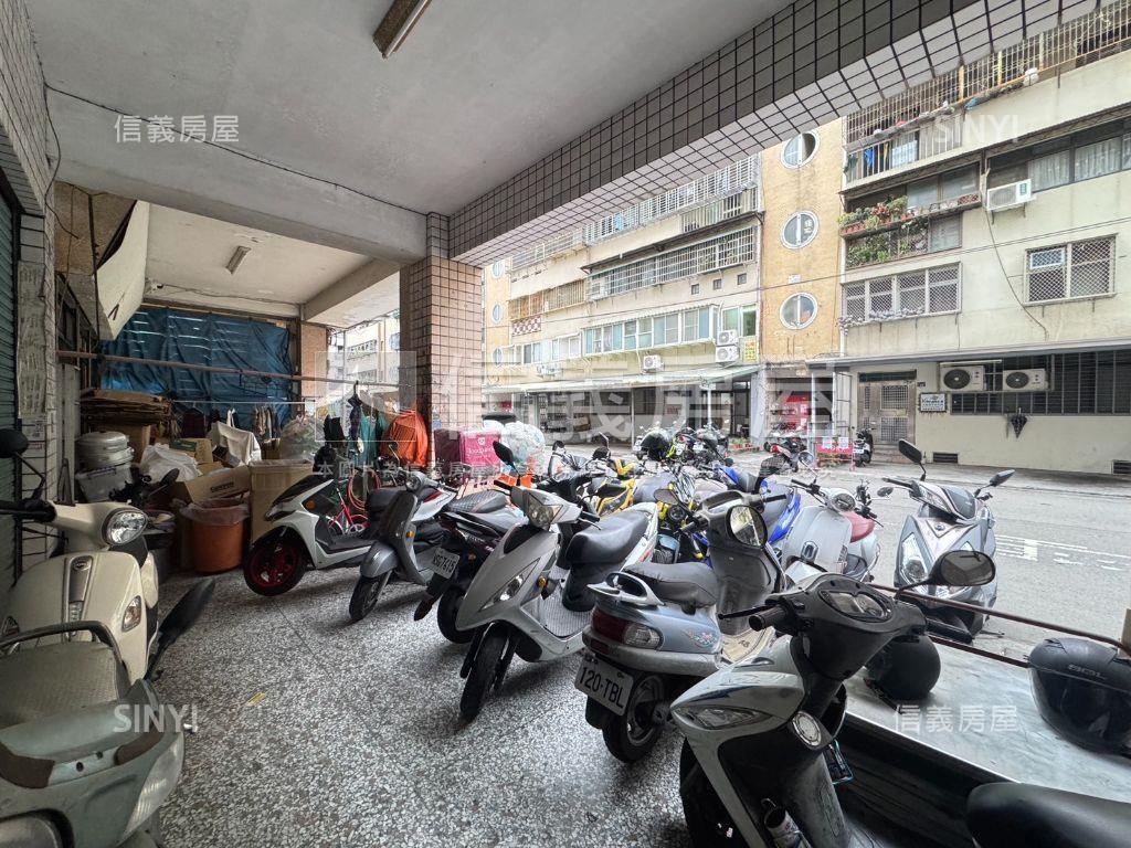 近中國醫五米面寬優質店面房屋室內格局與周邊環境